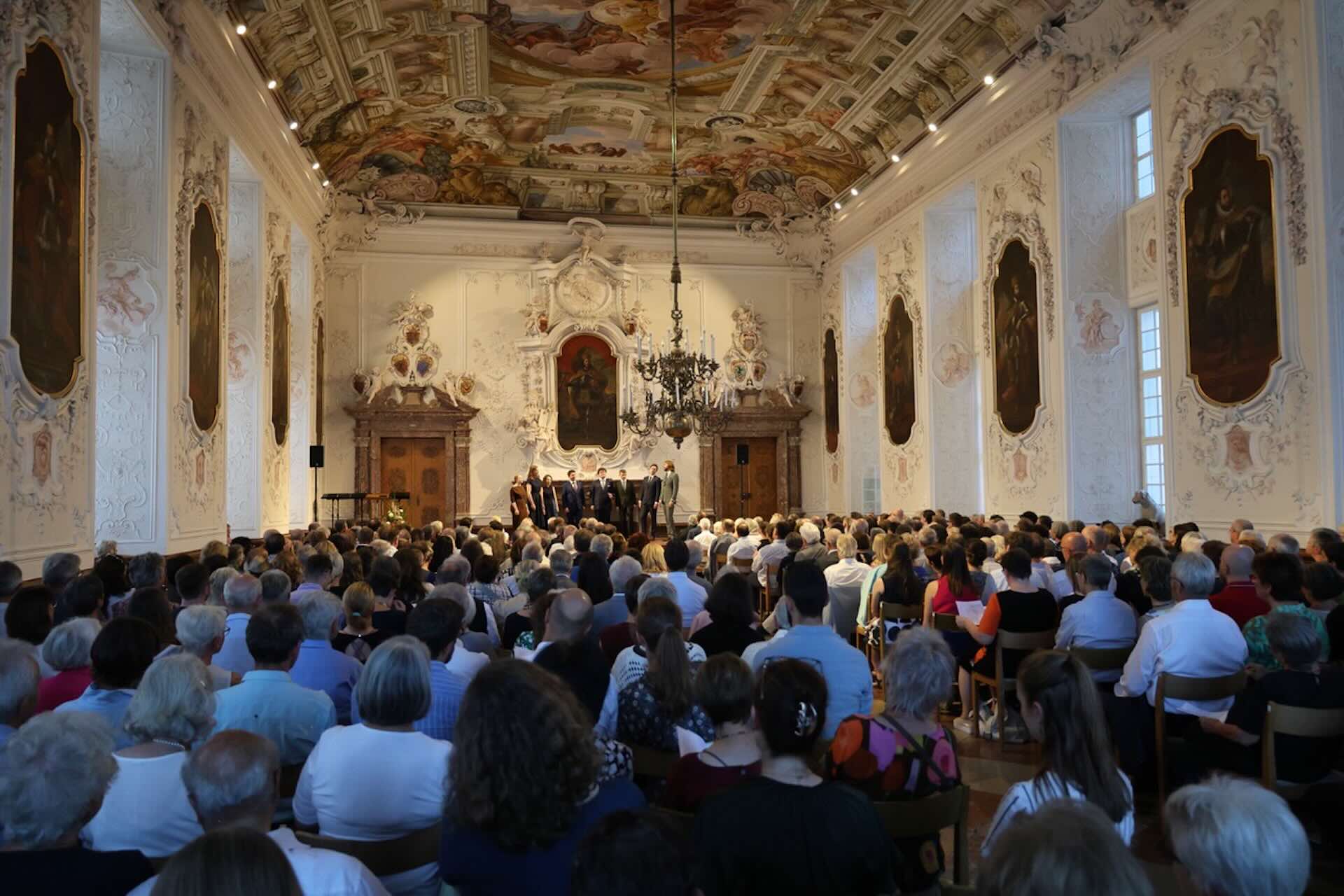 VOCES8