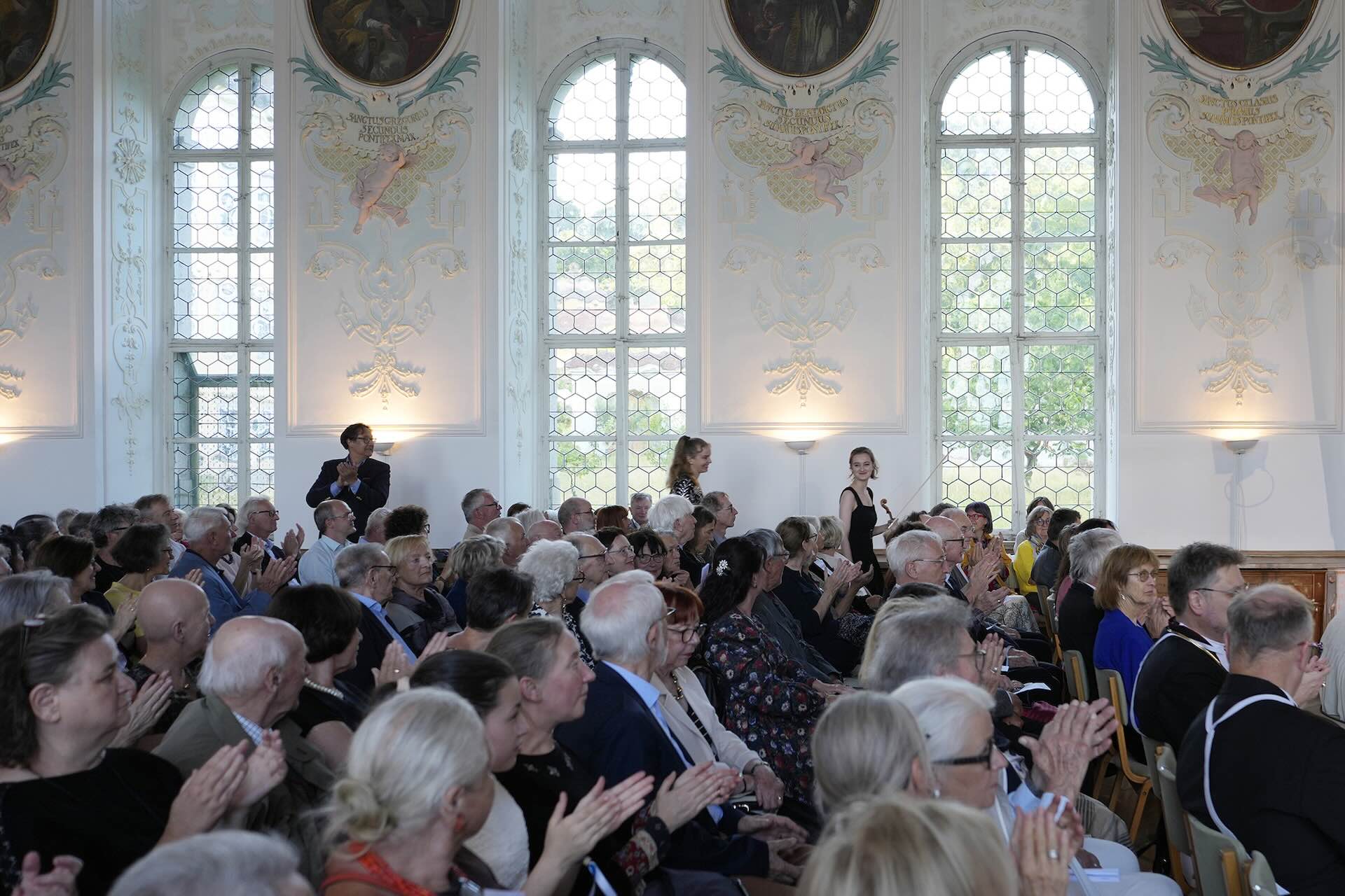 Noa Wildschut und Elisabeth Brauß