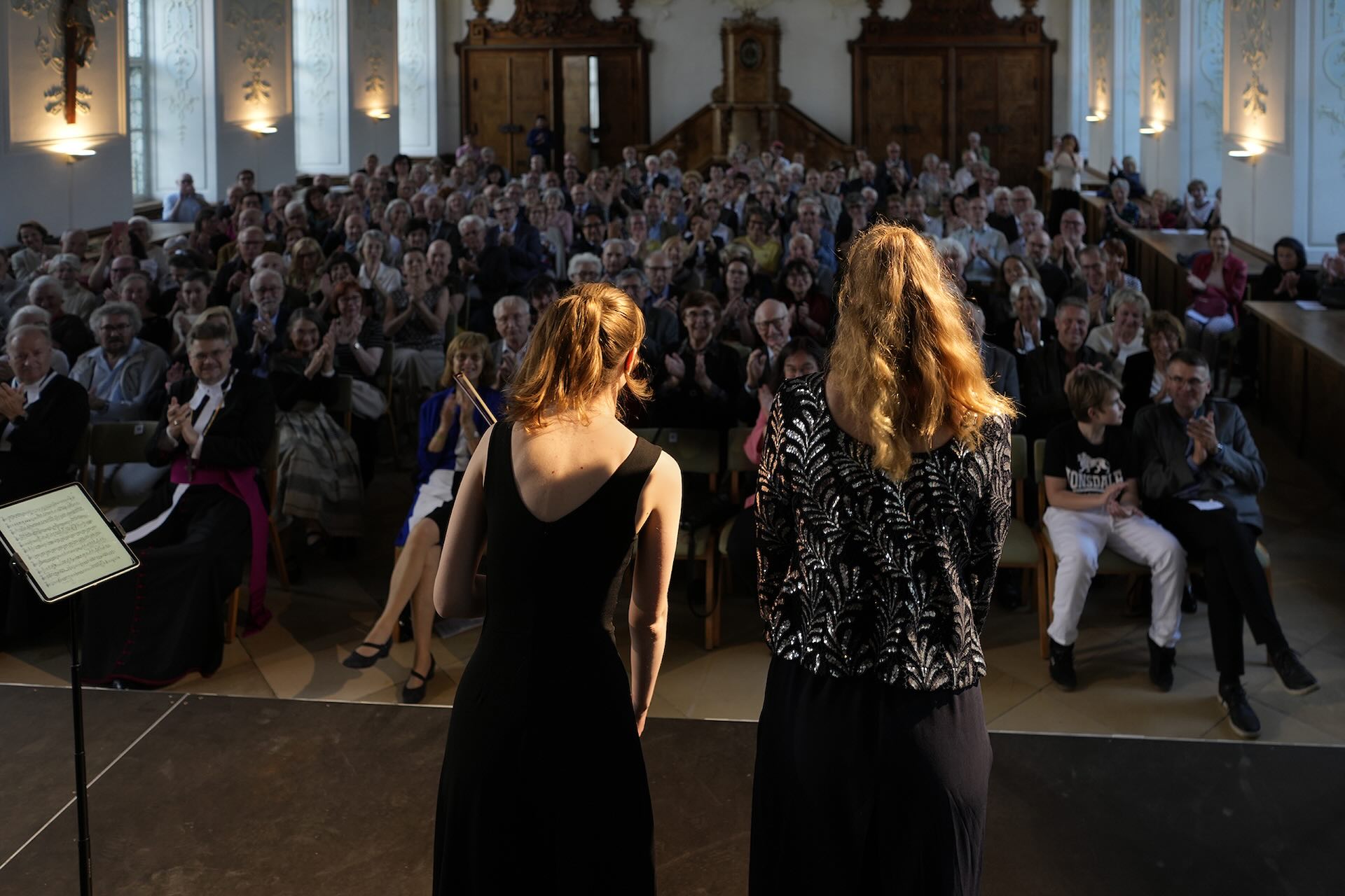 Noa Wildschut und Elisabeth Brauß